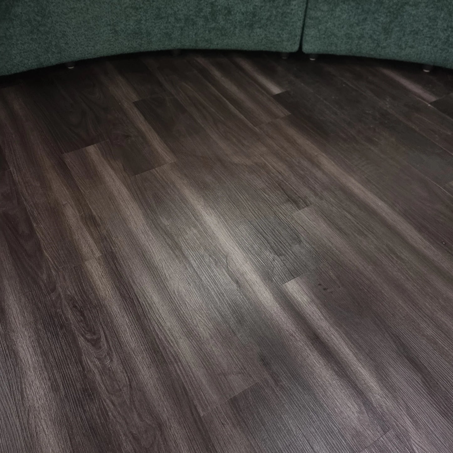 LuxeGrip Self-Adhesive Vinyl Plank Flooring – 36pc Pack